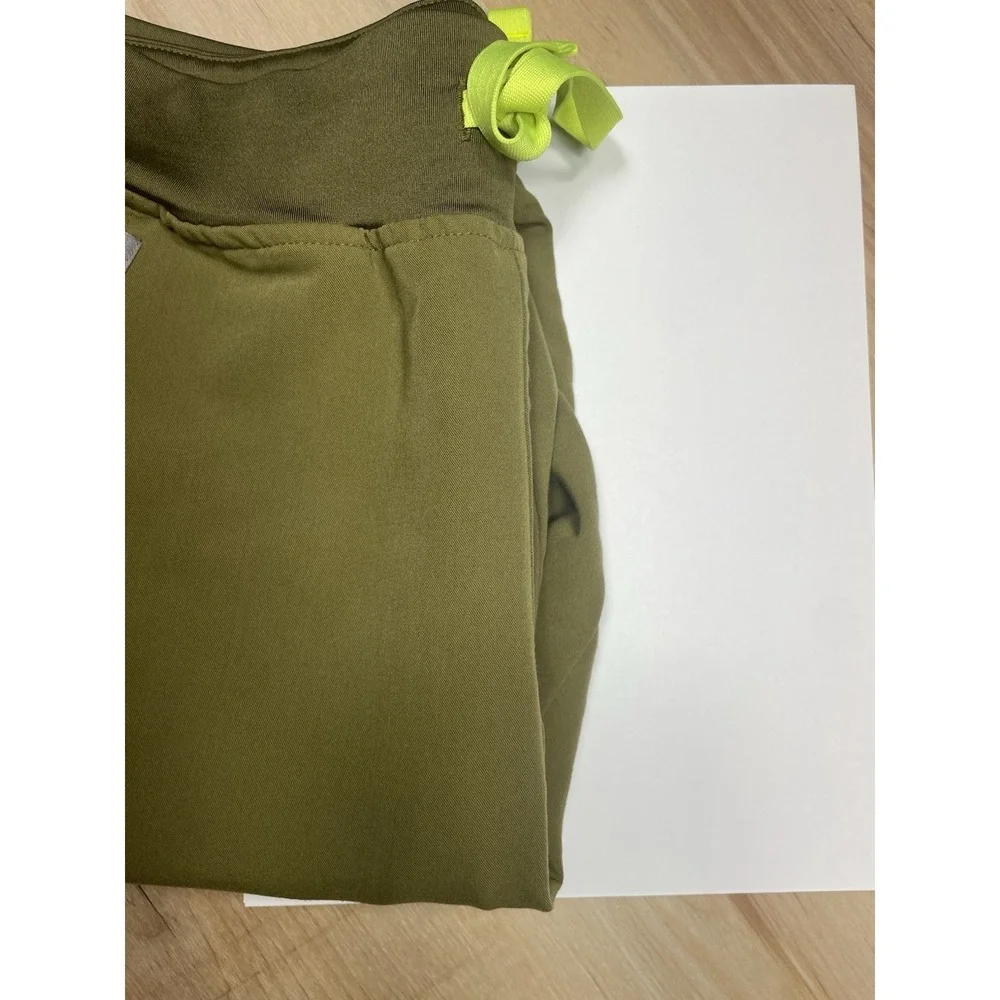 FIGS Scrub Set Womens XS Olive Green Top Pants Jogger Medical Uniform - Picture 2 of 8